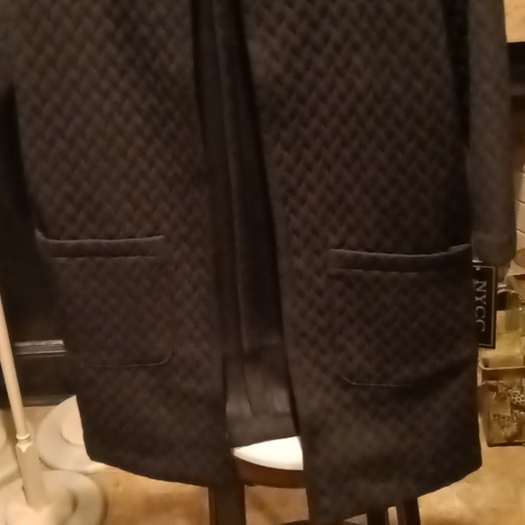 NWT NYCC black embossed l/s coat w big pockets & side slits Sz Med - Picture 5 of 13